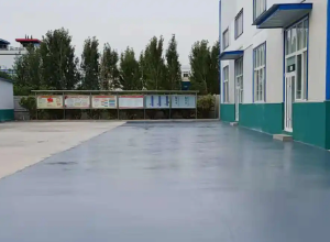 上饶彩色路面喷涂翻新的材料对冬季